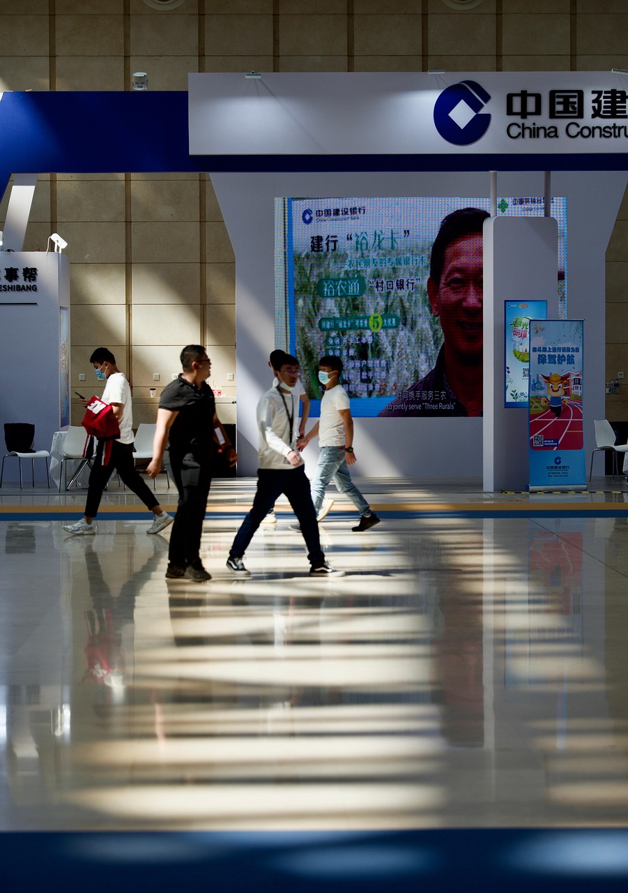 Skab sammenhæng på din messestand med enkelt udstyr